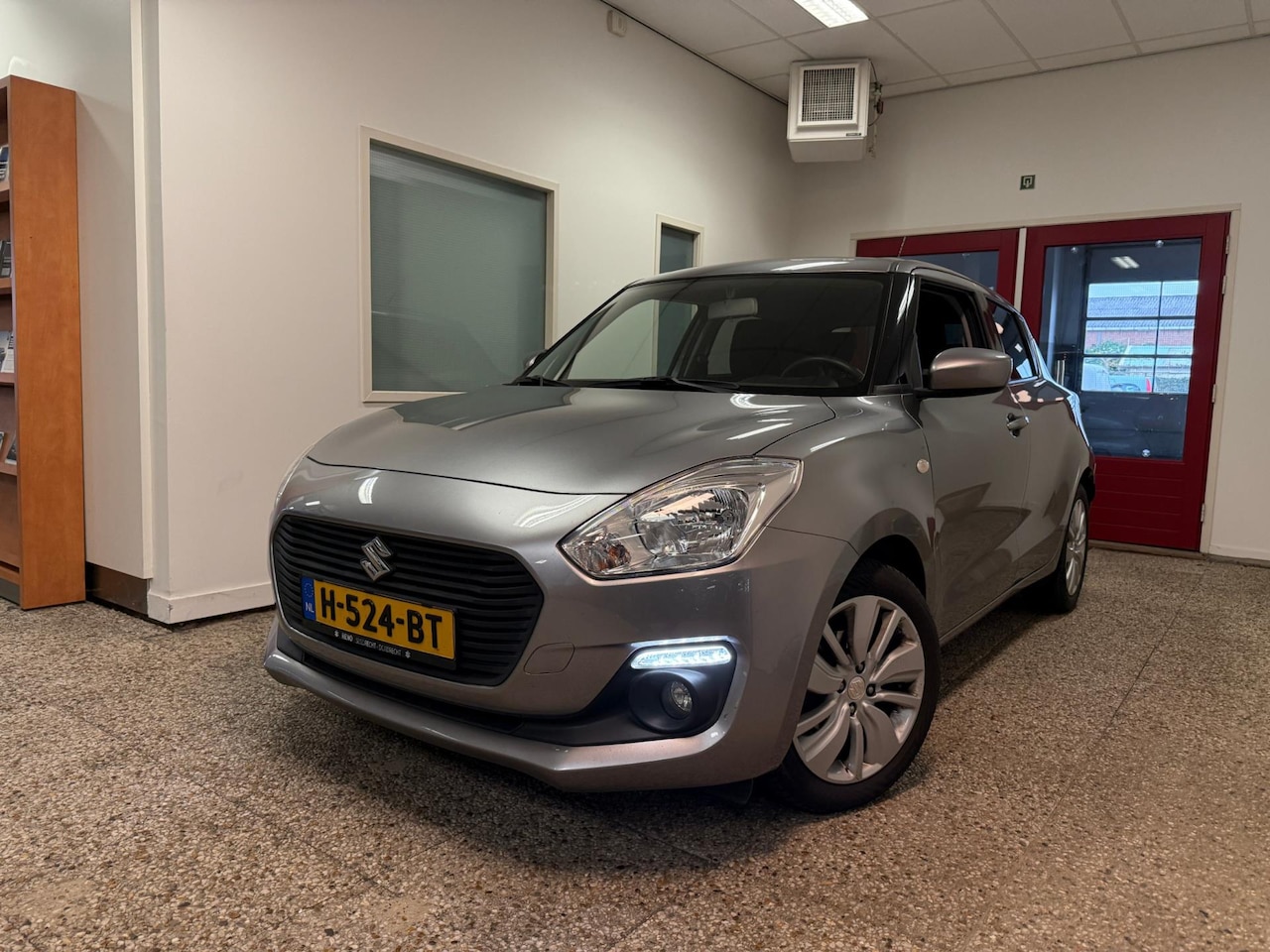 Suzuki Swift - 1.2 Select Smart Hybrid | Navi | All Season | NL - AutoWereld.nl