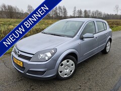 Opel Astra - 1.6 Essentia