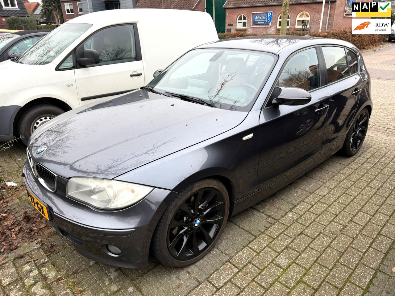 BMW 1-serie - 120d Graphite 5Deurs 163 Pk Apple carplay - AutoWereld.nl