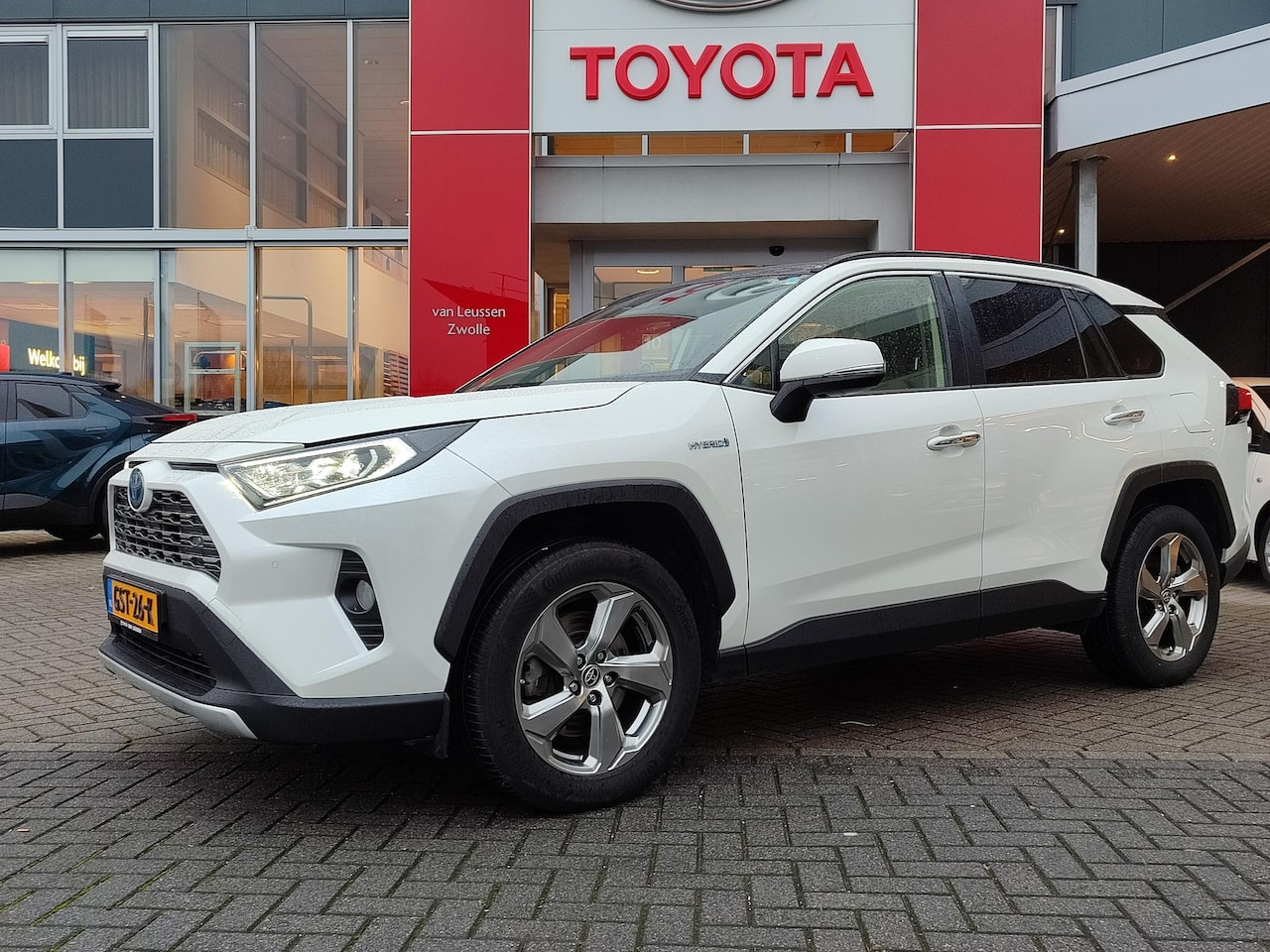 Toyota RAV4 - 2.5 Hybrid AWD Executive LEER PANODAK JBL-AUDIO CAMERA LM-VELGEN STOELVERW 1650KG TREKGEW - AutoWereld.nl