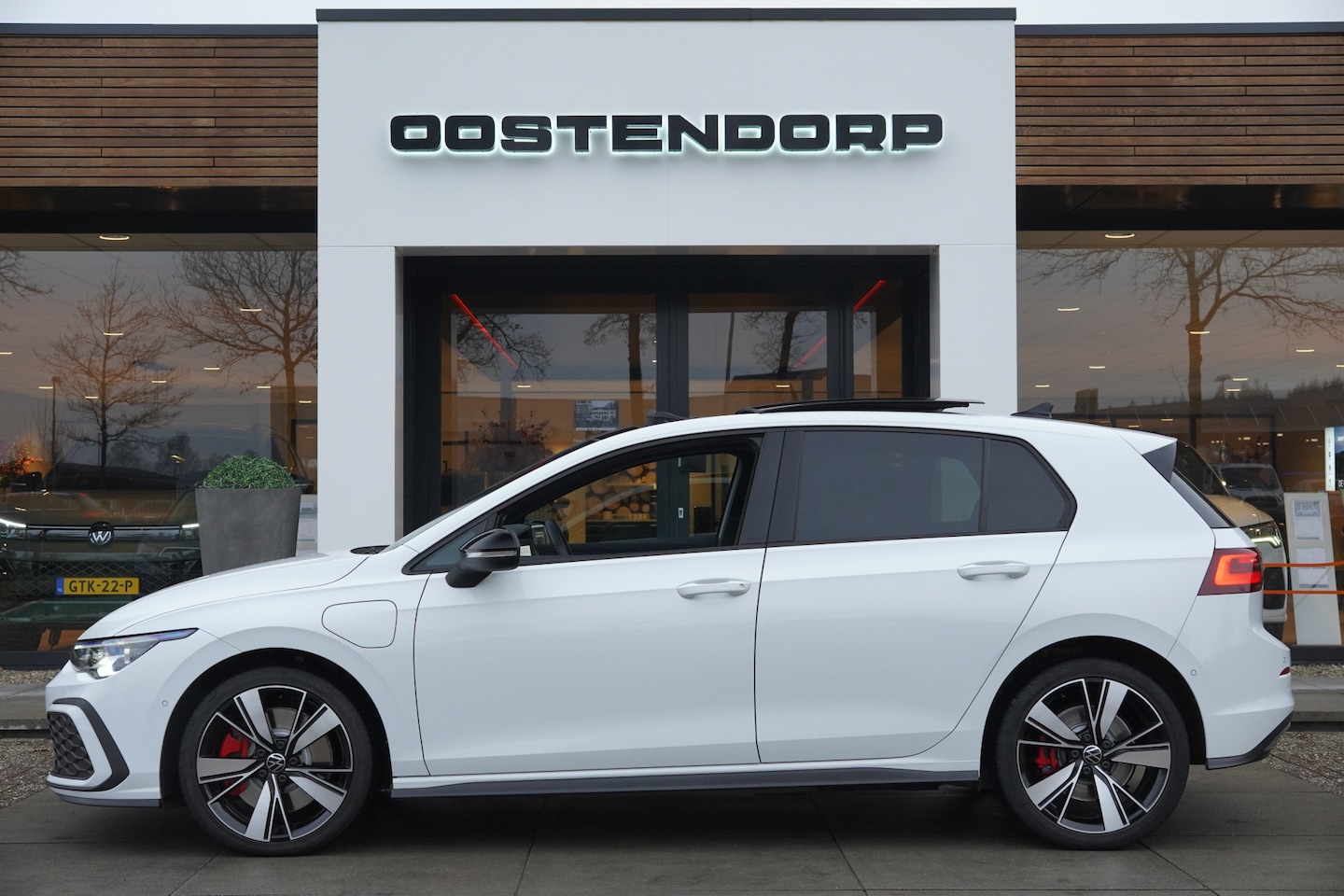 Volkswagen Golf - 1.4/245pk eHybrid GTE|2021|Panoramadak|Navigatie|18"LMV|Matrix LED|PDC+Camera+Assist|Cruis - AutoWereld.nl