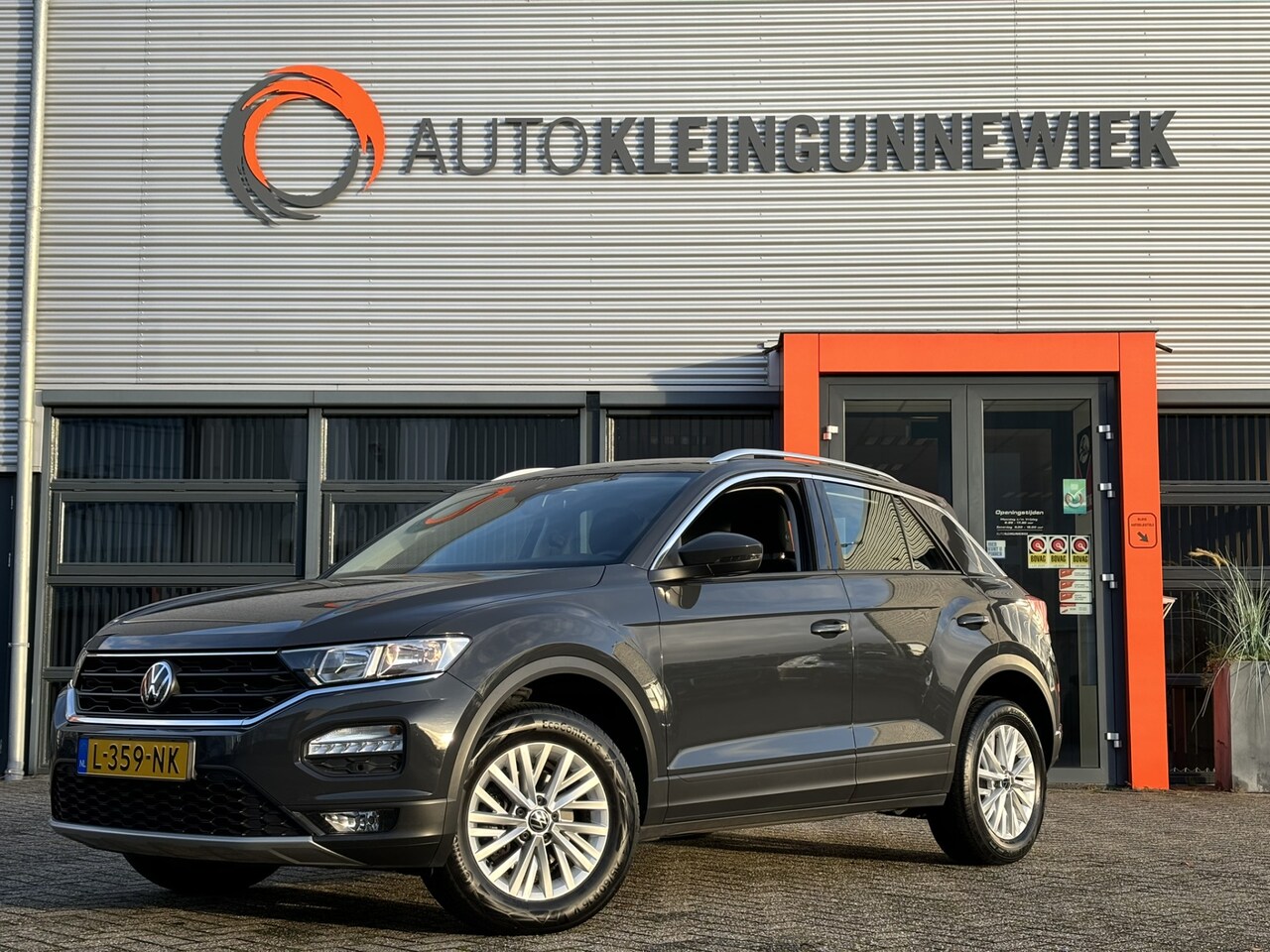 Volkswagen T-Roc - 1.0 TSI Style Business NL-Auto 1e eigenaar / Apple/Android Carplay / Camera / Electr. acht - AutoWereld.nl