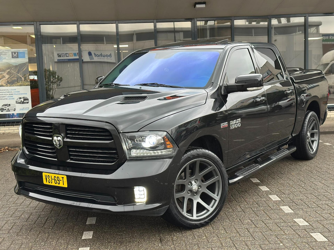 Dodge Ram 1500 - 5.7 V8 4x4 Quad Cab 6'4 5.7 V8 4x4 Quad Cab 6'4 - AutoWereld.nl