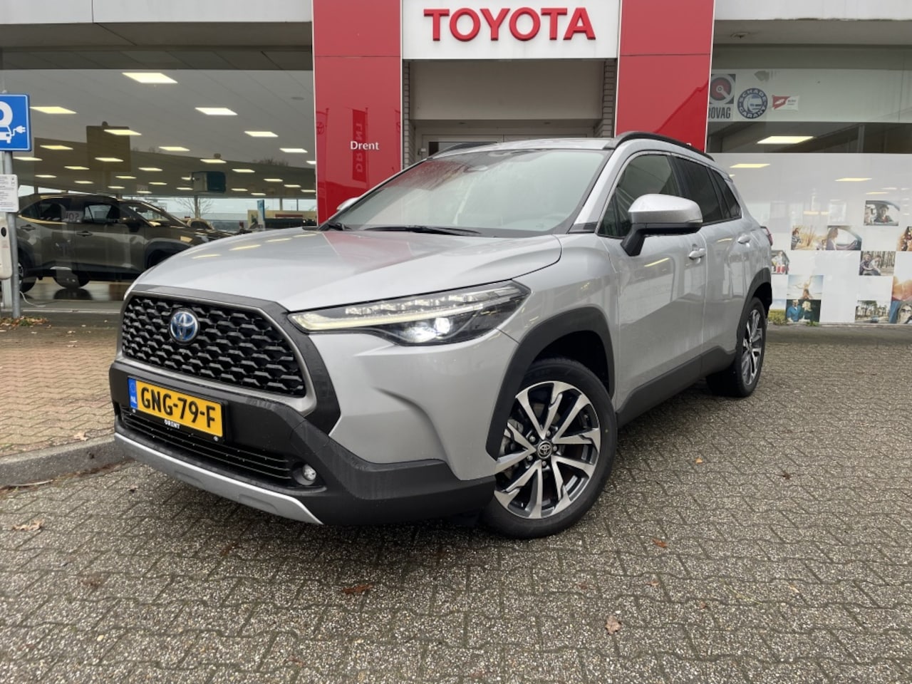 Toyota Corolla Cross - 2.0 Hybrid 200 Dynamic Plus | Navi | Keyless Entry | Stoelverwar - AutoWereld.nl