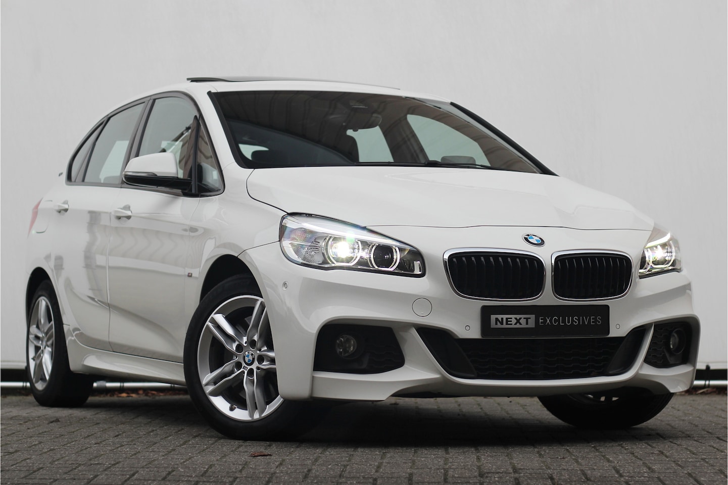 BMW 2-serie Active Tourer - 225xe iPerformance High Executive | M-sport | Pano | Camera | LED | Nwe. Accu - AutoWereld.nl