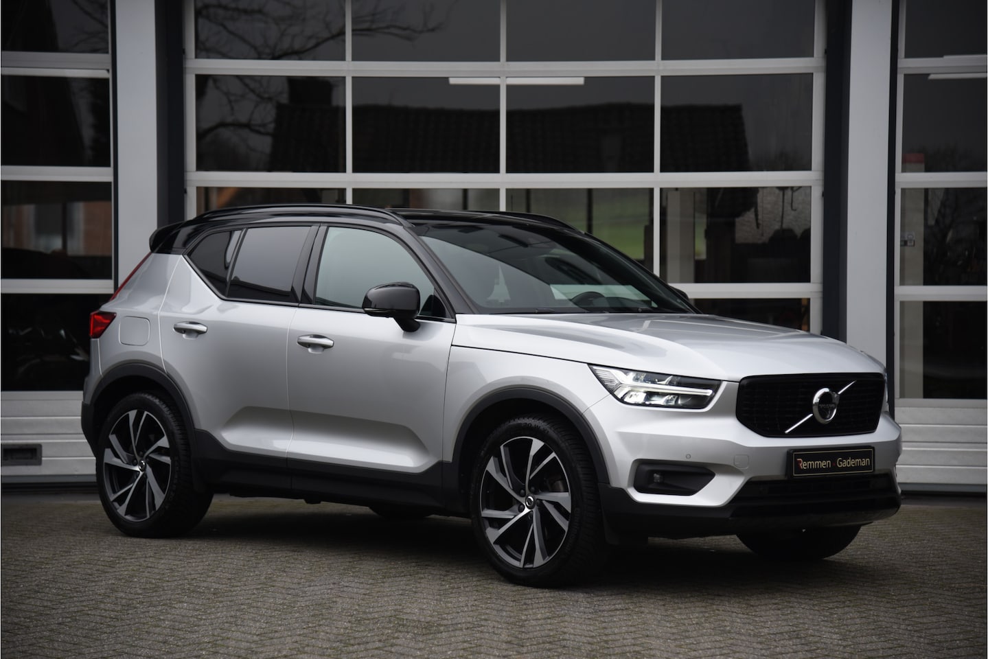 Volvo XC40 - 2.0 T4 R-Design 2.0 T4 R Design - AutoWereld.nl