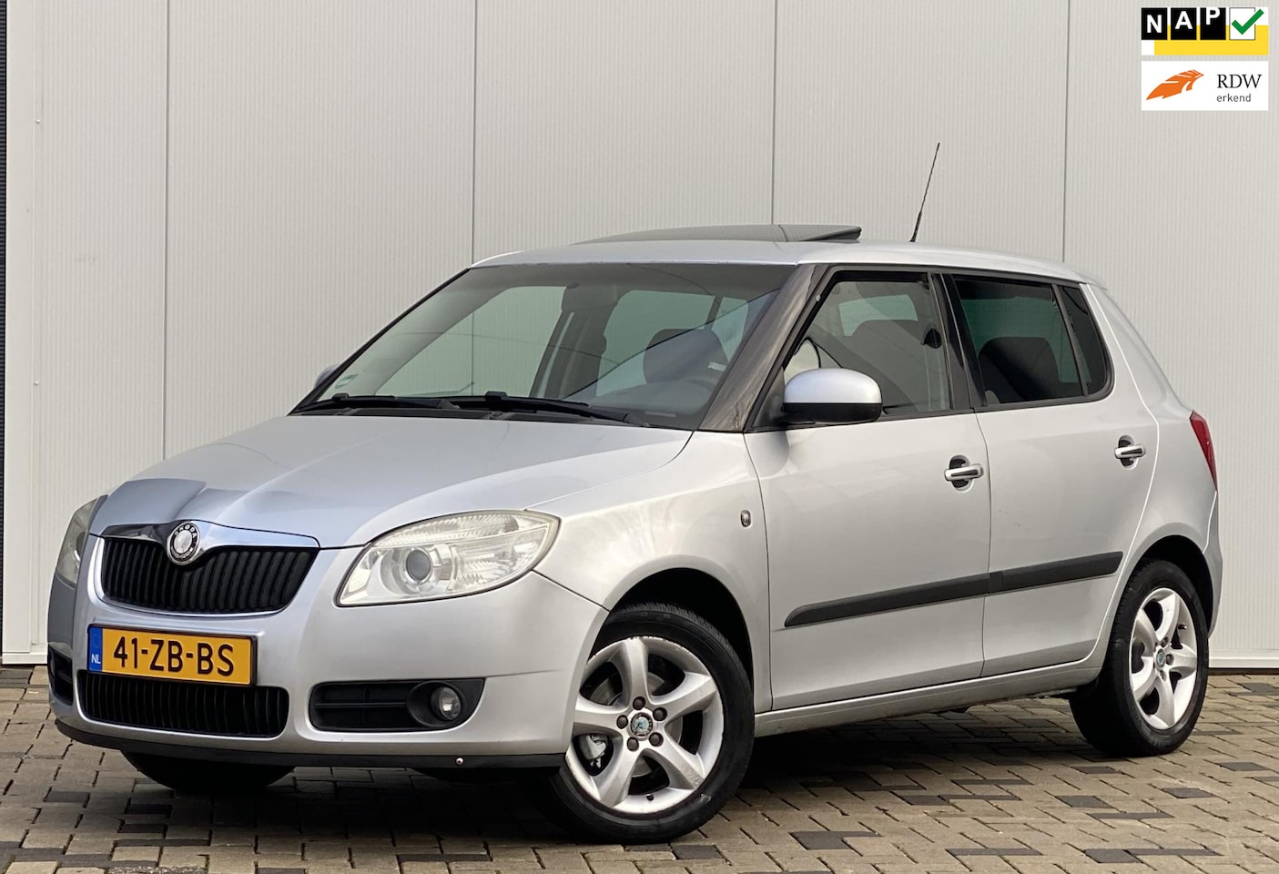 Skoda Fabia - 1.6-16V Elegance Automaat Airco Opendak - AutoWereld.nl