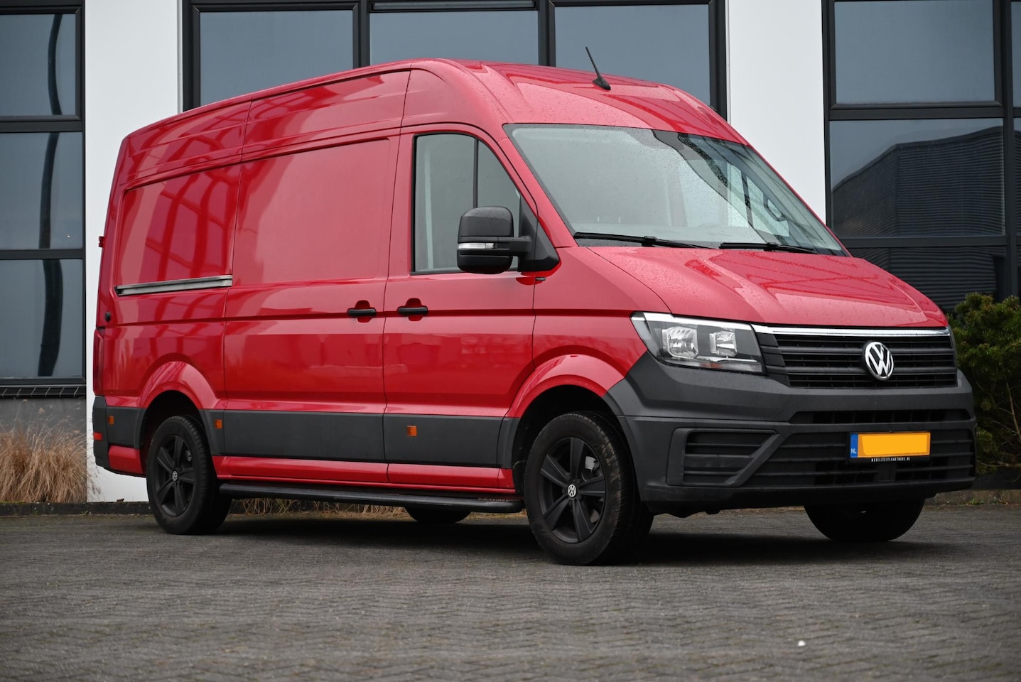 Volkswagen Crafter - 2.0 TDI L3H3 RED EDITION | Nav | Apple Carplay | Cam | 2020 | 140 pk - AutoWereld.nl