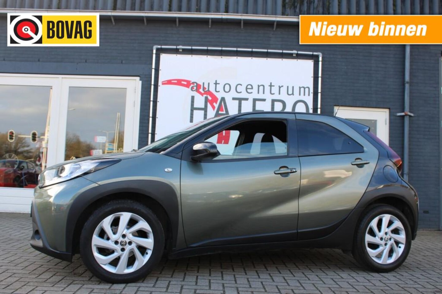 Toyota Aygo X - 1.0 VVT-I PULSE Camera Navi Apple DAB 17LM Black Line p. - AutoWereld.nl