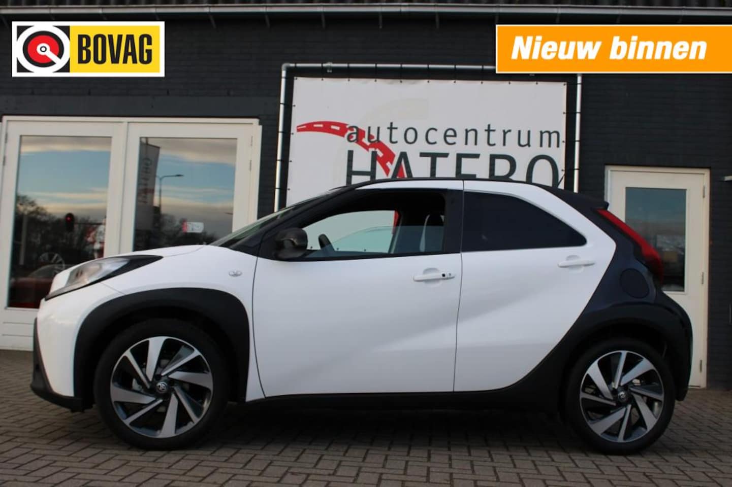 Toyota Aygo X - 1.0 VVT-I PULSE Camera Navi/Apple DAB 18LM Black Line Top - AutoWereld.nl