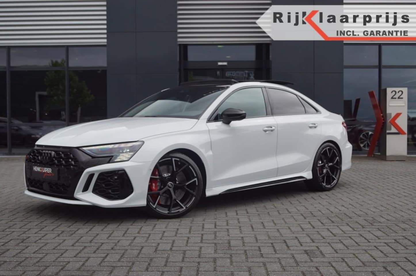 Audi RS3 - 2.5 TFSI Quattro/ Panodak/ Leer/ RS Uitlaat/BenO/ Leer/Matrix LED - AutoWereld.nl