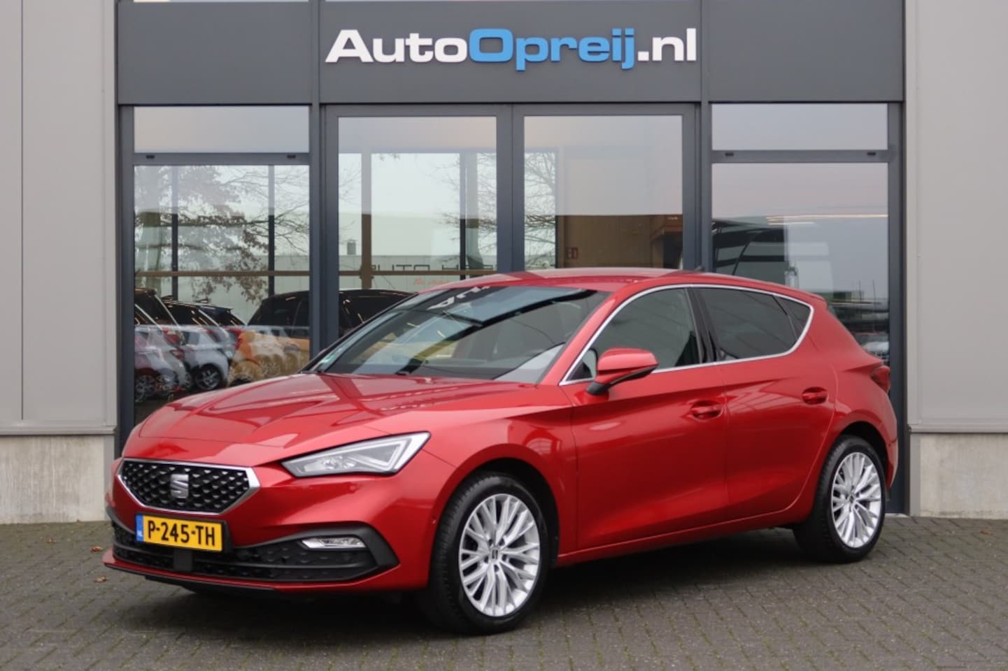 Seat Leon - 1.5 eTSI 150pk DSG Xcellence NAVI, Camera, Trekhaak inklapbaar, - AutoWereld.nl