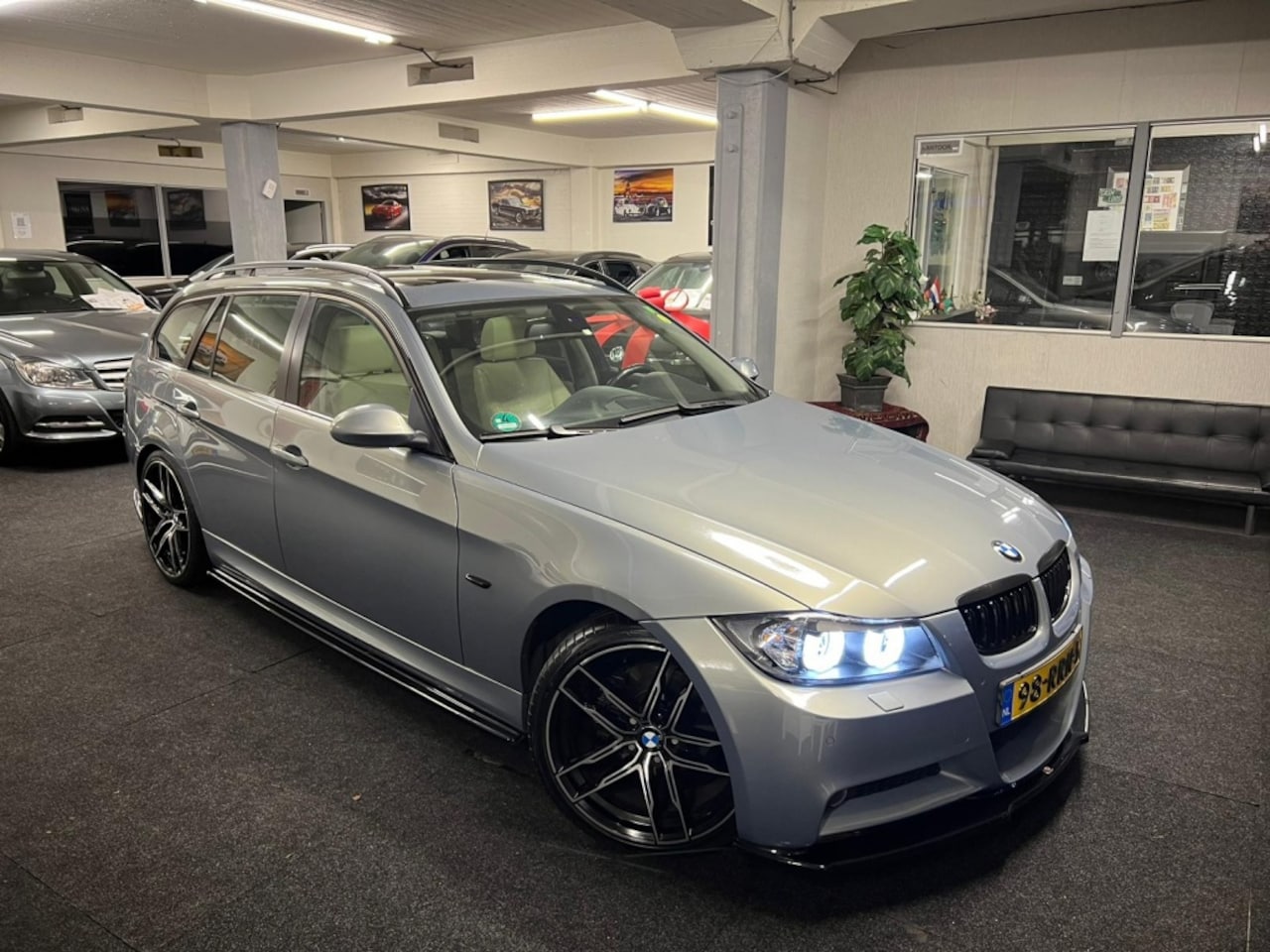 BMW 3-serie Touring - 325i Automaat*LEDER*PANO*M-Pakket*Uniek - AutoWereld.nl