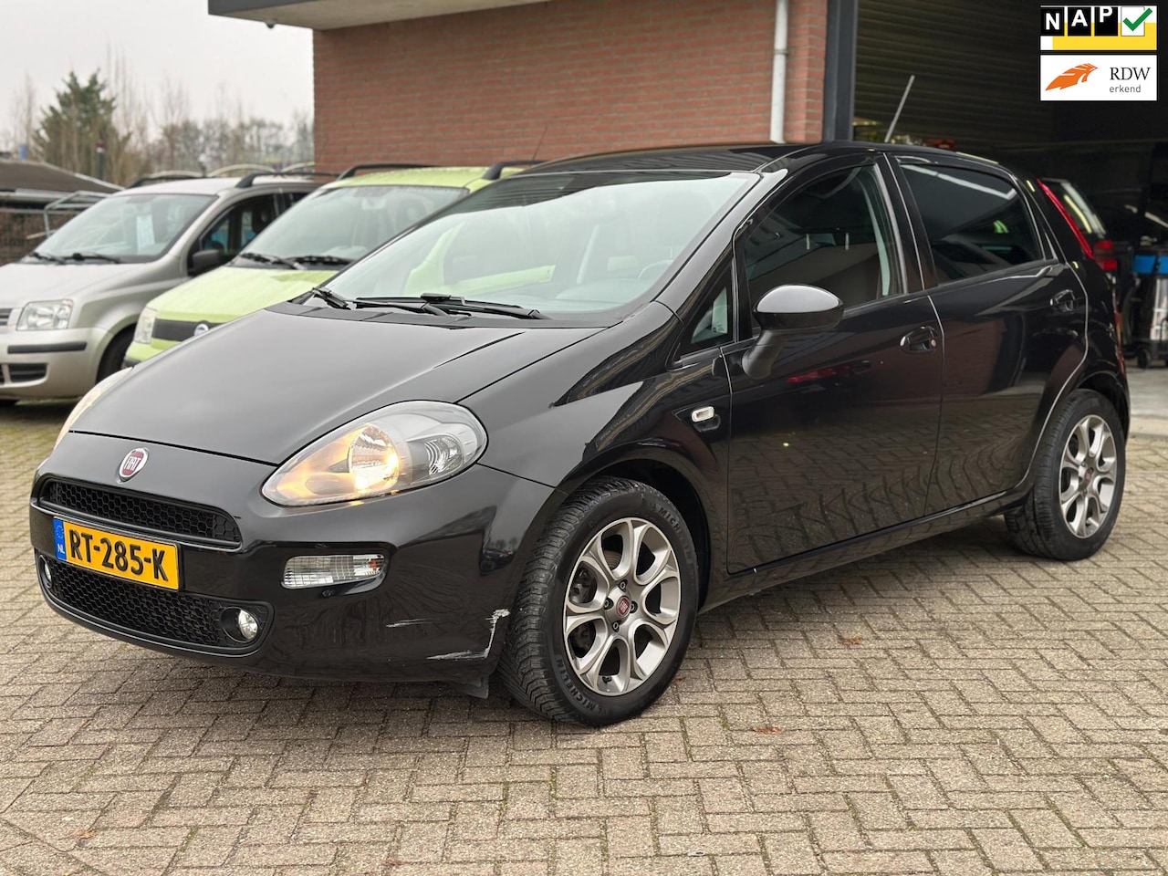 Fiat Punto Evo - 0.9 TwinAir Sempre 0.9 TwinAir Sempre 100PK, CLIMA, NAVI, PDC!! - AutoWereld.nl