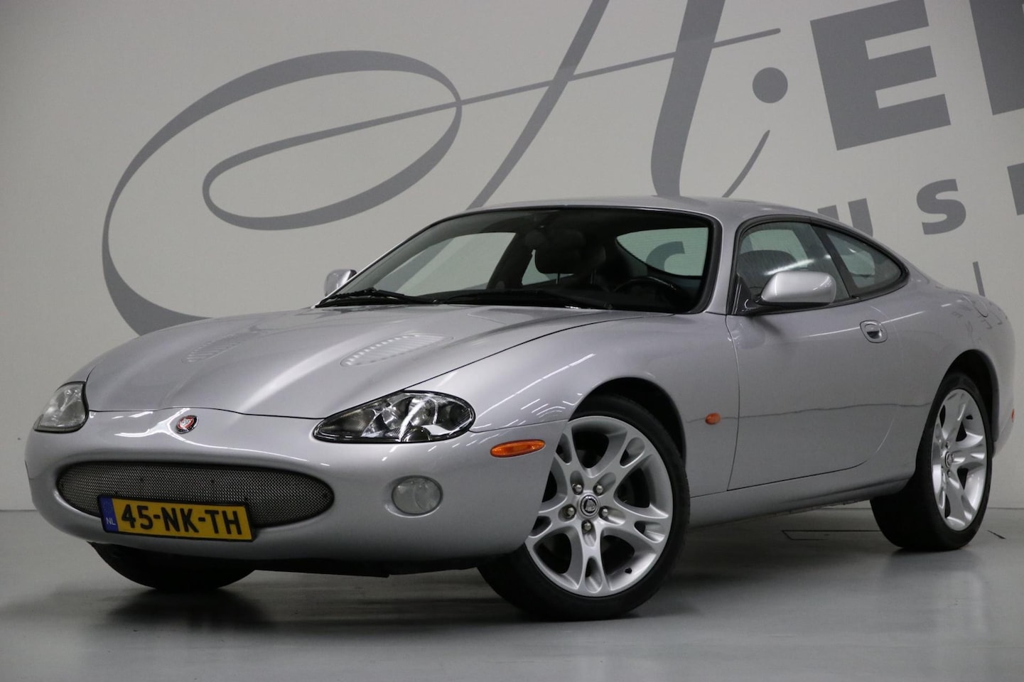 Jaguar XKR - 4.0 V8 Coupé/ Historie aanwezig/ Parkeersensoren - AutoWereld.nl