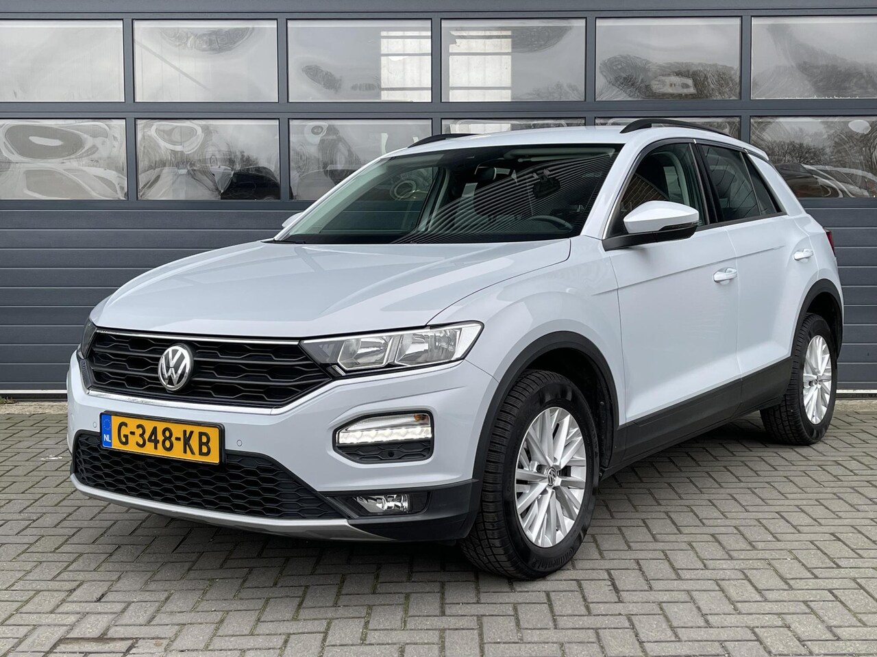 Volkswagen T-Roc - 1.5 TSI STYLE I AUTOMAAT I TREKHAAK I APPLE/ANDROID I NAVIGATIE I PARKEERSENSOREN - AutoWereld.nl