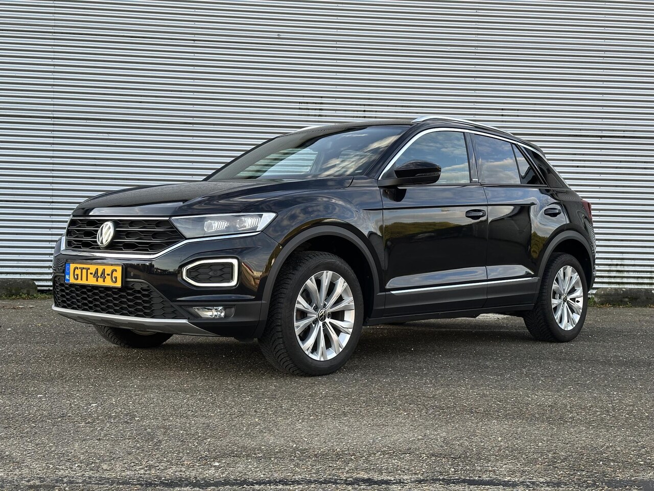 Volkswagen T-Roc - 1.5 TSI Sport Business R 1.5 TSI Sport Business R - AutoWereld.nl