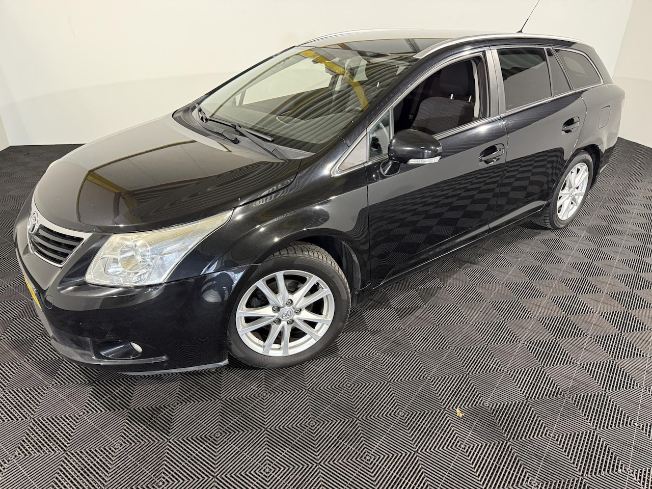 Toyota Avensis Wagon - 2.0 D-4D EXPORT €.3800,= - AutoWereld.nl