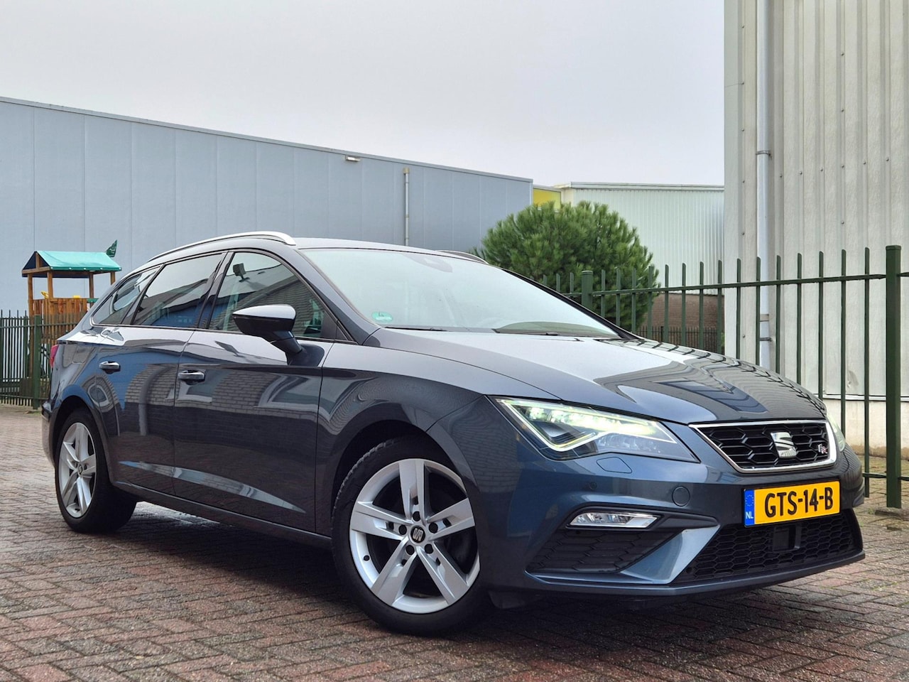 Seat Leon ST - 1.5 TSI FR Airco-Navi-Camera-Beats-ACC-Carplay - AutoWereld.nl