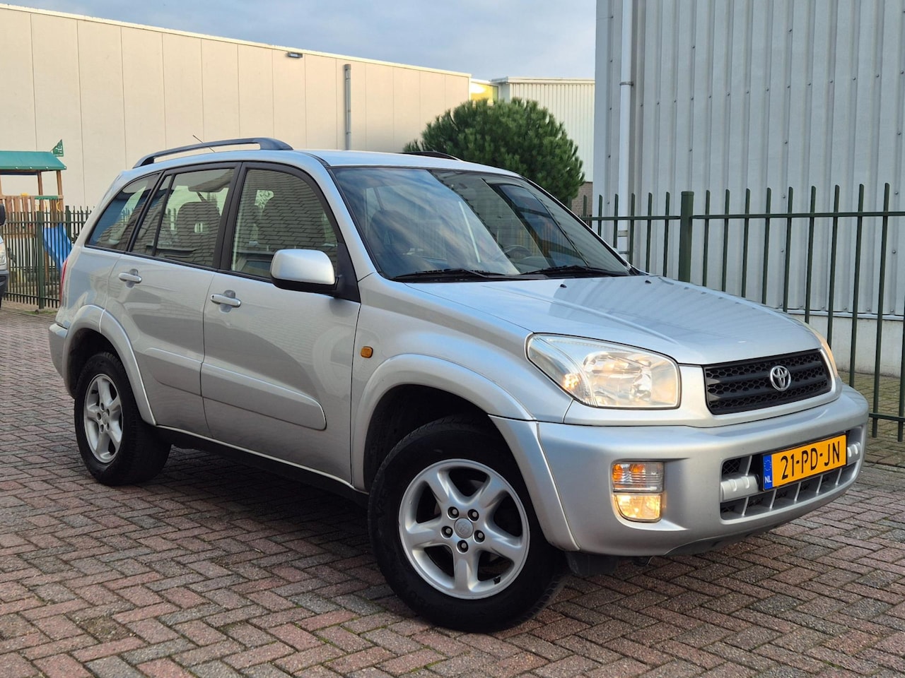 Toyota RAV4 - 2.0-16V VVT-i 4x4 Airco-Cruise-Trekhaak-N.A.P - AutoWereld.nl