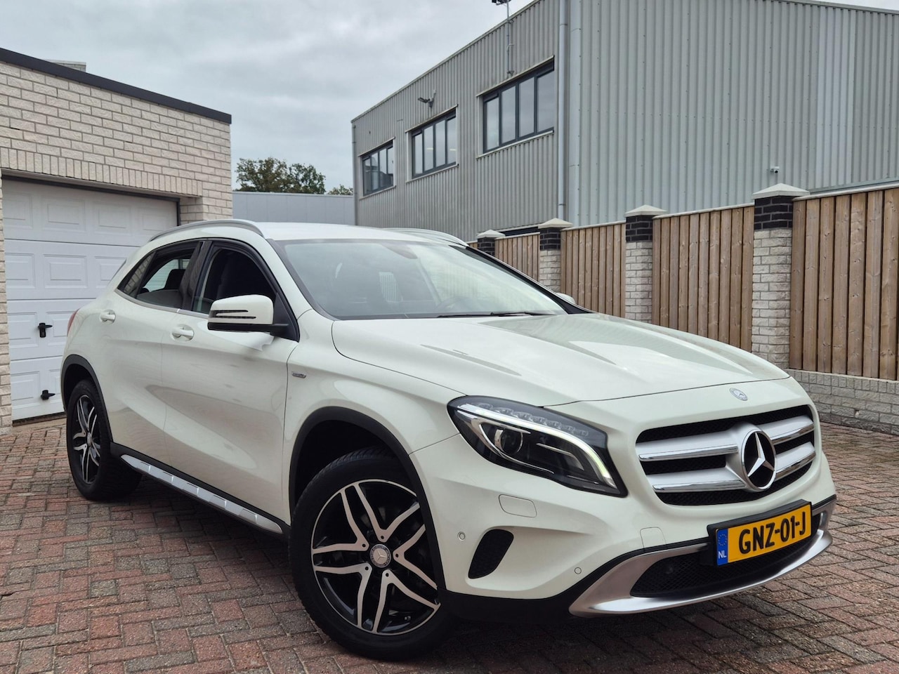 Mercedes-Benz GLA-Klasse - 180 Aut.|Airco|Cruise|Navi|Led|Pdc - AutoWereld.nl