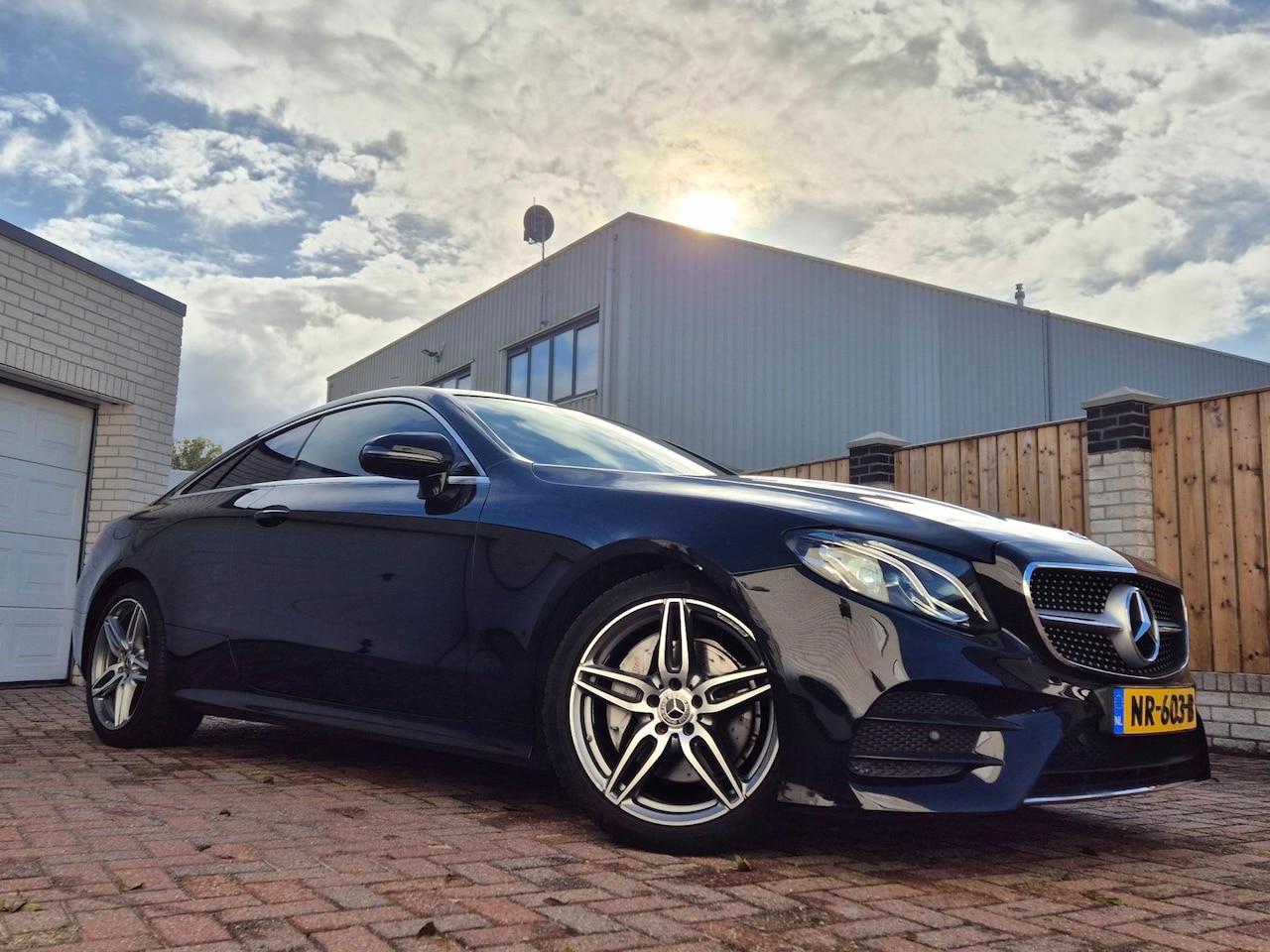 Mercedes-Benz E-klasse Coupé - 200AMG |Panorama|Widescreen|HUD - AutoWereld.nl