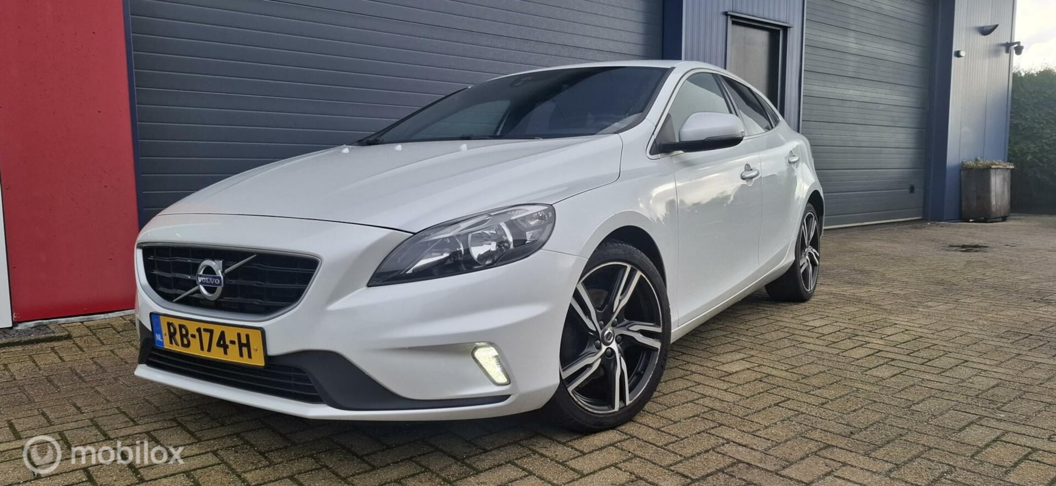 Volvo V40 - 2.0 T2 R-Design 2.0 T2 R-Design - AutoWereld.nl