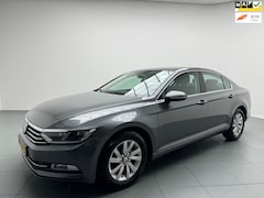 Volkswagen Passat - 1.6 TDI Business Edition 120 Pk Automaat Airco Navi Xenon Pdc Duitse Papieren