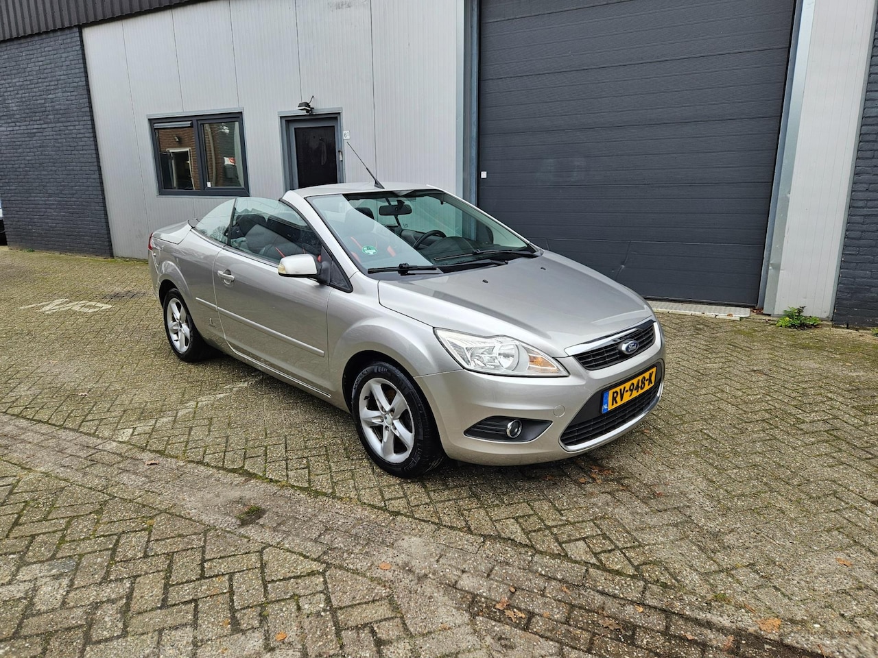 Ford Focus Coupé-Cabriolet - 1.6 Trend km stand 84.305 - AutoWereld.nl