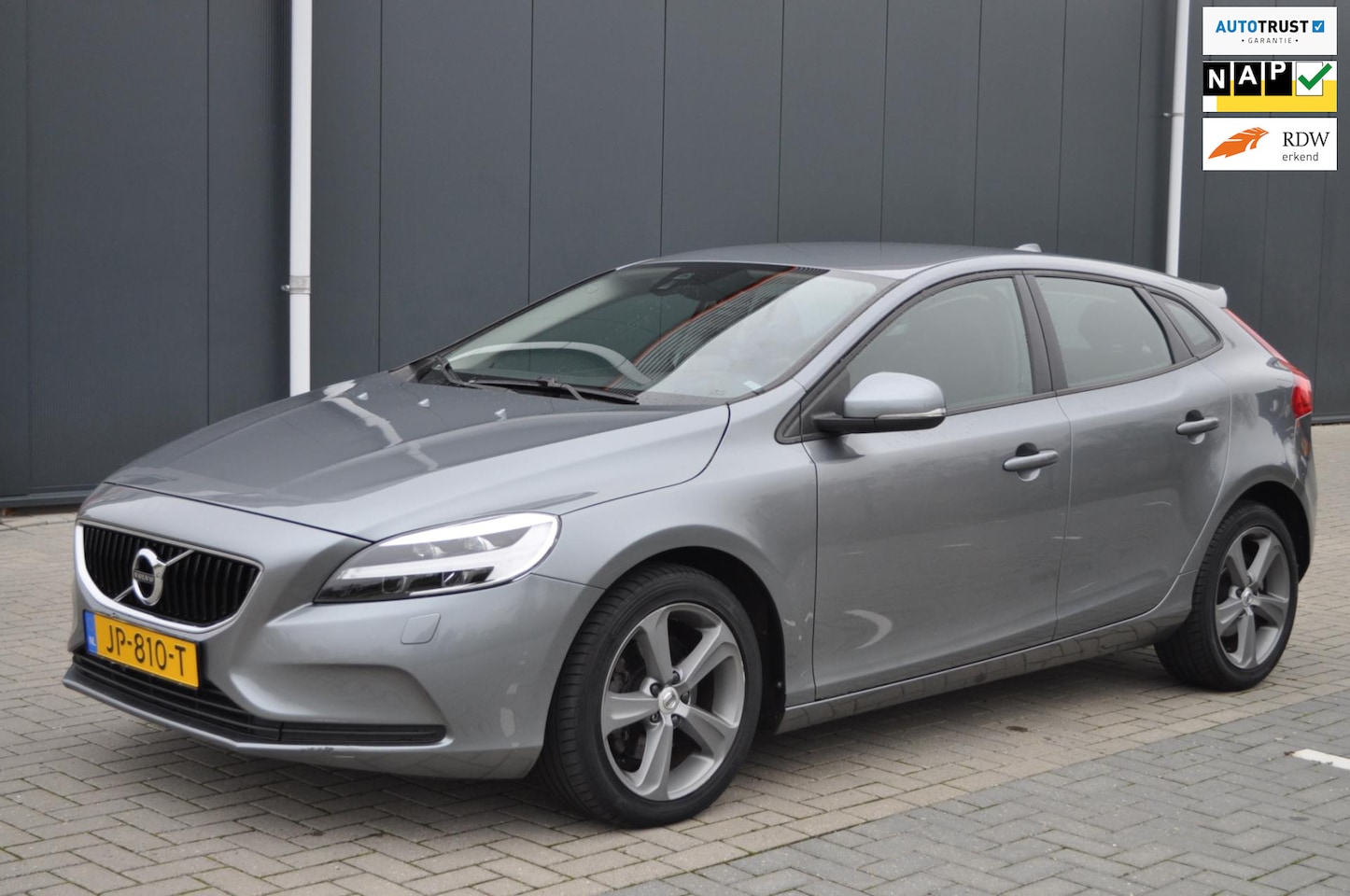 Volvo V40 - 2.0 T3 Momentum | NAP | Cruise | Navi | Xenon | Keyless - AutoWereld.nl