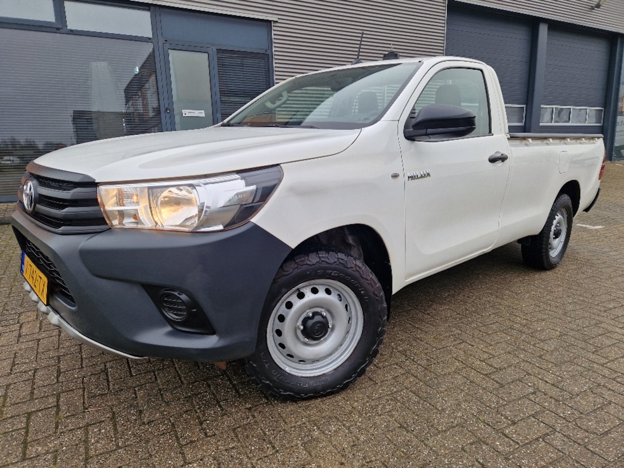 Toyota HiLux - 2.4 D-4D-F 4x4 single cab airco cruise 3500kg trekhaak 104.000km Cool Comfort - AutoWereld.nl