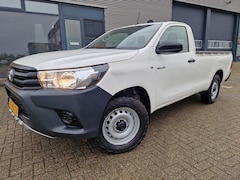 Toyota HiLux - 2.4 D-4D-F 4x4 single cab airco cruise 3500kg trekhaak 104.000km Cool Comfort