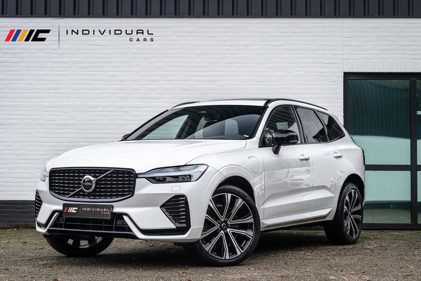 Volvo XC60 - 2.0 T6 Recharge AWD Ultimate Dark 398pk Long Range - AutoWereld.nl