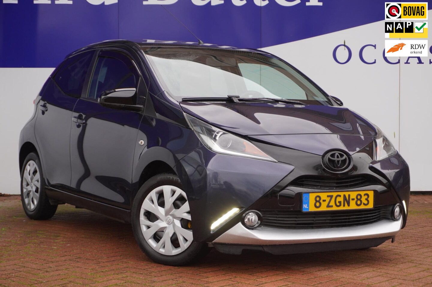 Toyota Aygo - 1.0 VVT-i x-play+Camera+Volleder+dubbele-uitlaat+Multie-media+stoel-verw= SUPER !! - AutoWereld.nl