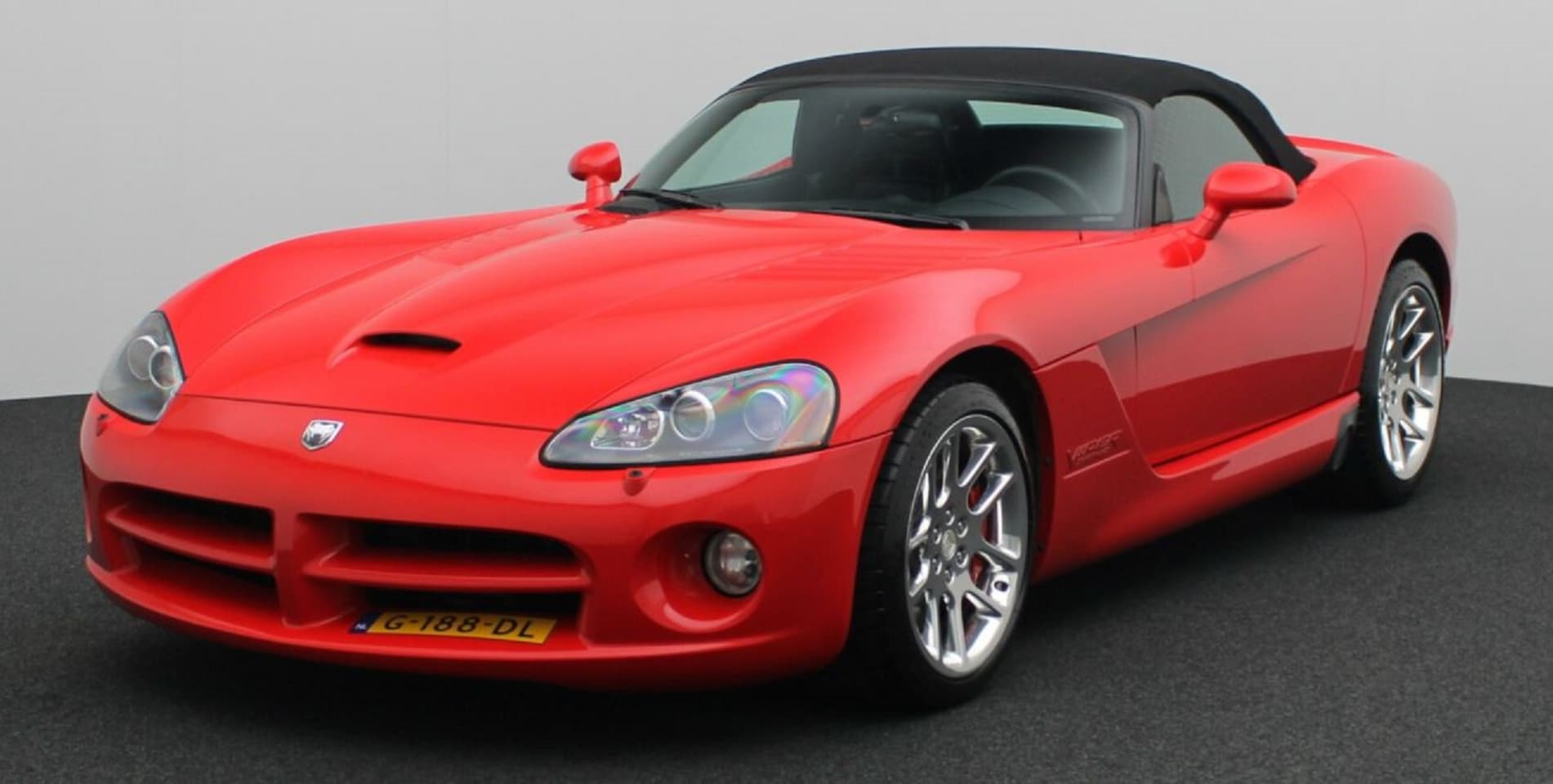 Dodge Viper - V10 origineel EU geleverd. Nieuwstaat. 2e Eigenaar - AutoWereld.nl