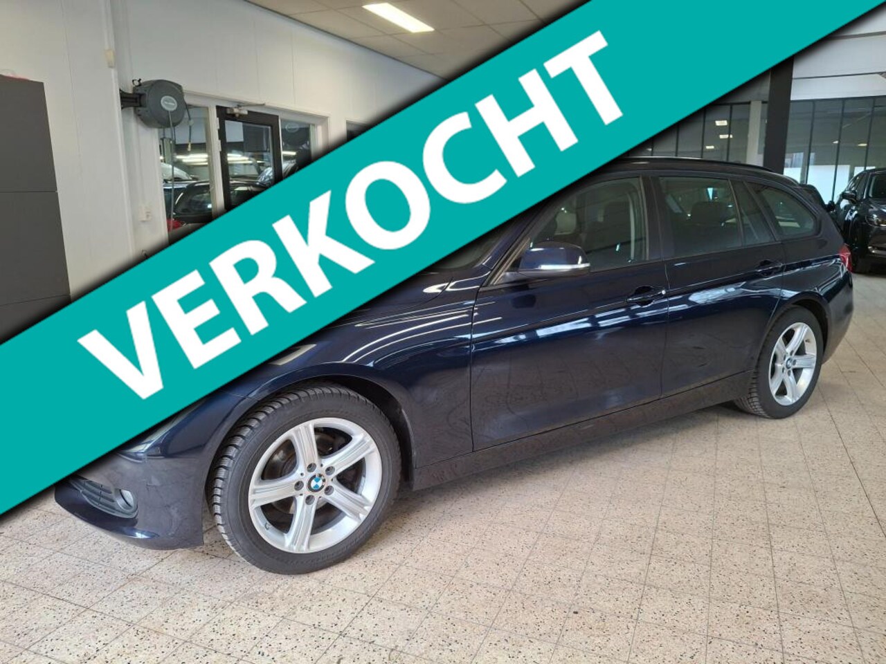 BMW 3-serie Touring - 316i Business 136PK Automaat / Navigatie / Trekhaak / Lederen Bekleding / Cruise Controle - AutoWereld.nl