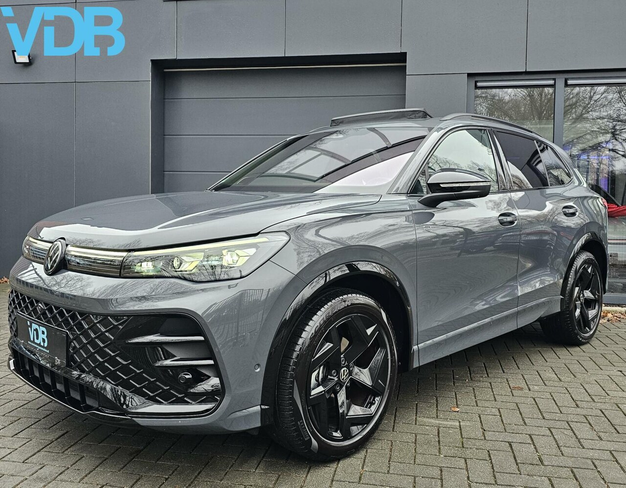 Volkswagen Tiguan - 1.5 eTSI R-Line NIEUWSTE BLACKSTYLE DELFIN - AutoWereld.nl