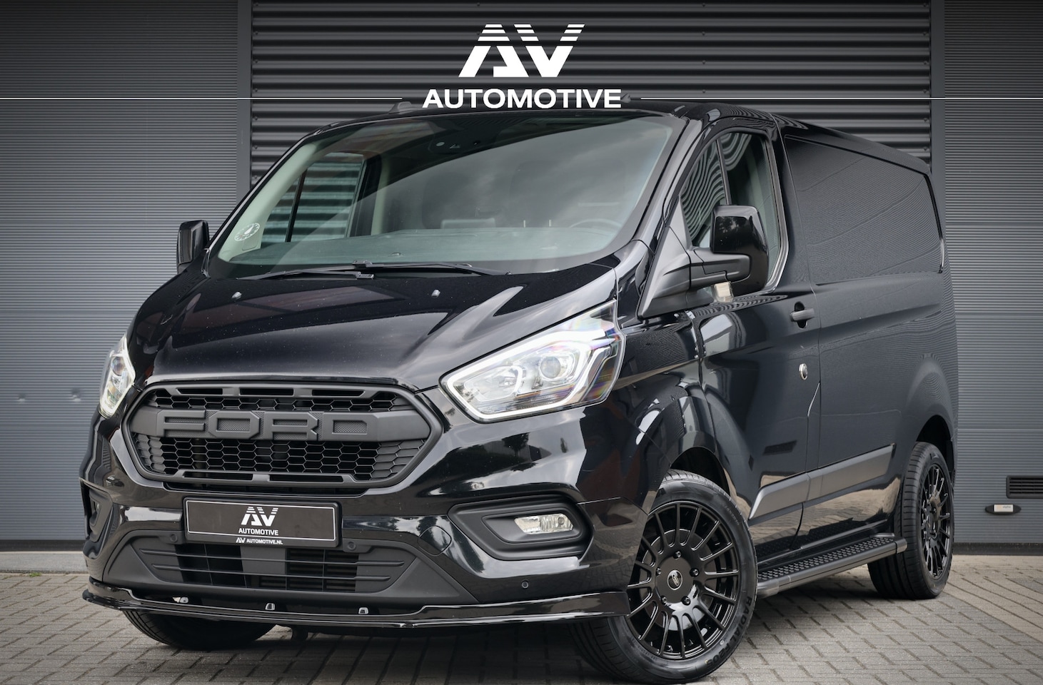 Ford Transit Custom - 300 2.0 TDCI | Camera | CarPlay | Raptor Edition | Stoelverwarming | Trekhaak | 3-Zitter | - AutoWereld.nl