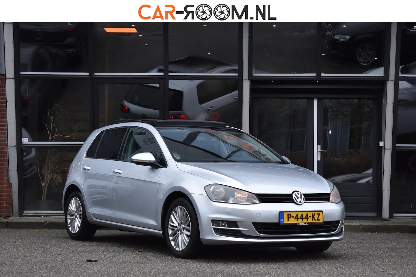 Volkswagen Golf - 2.0 TDI Highline Pano ACC DSG - AutoWereld.nl