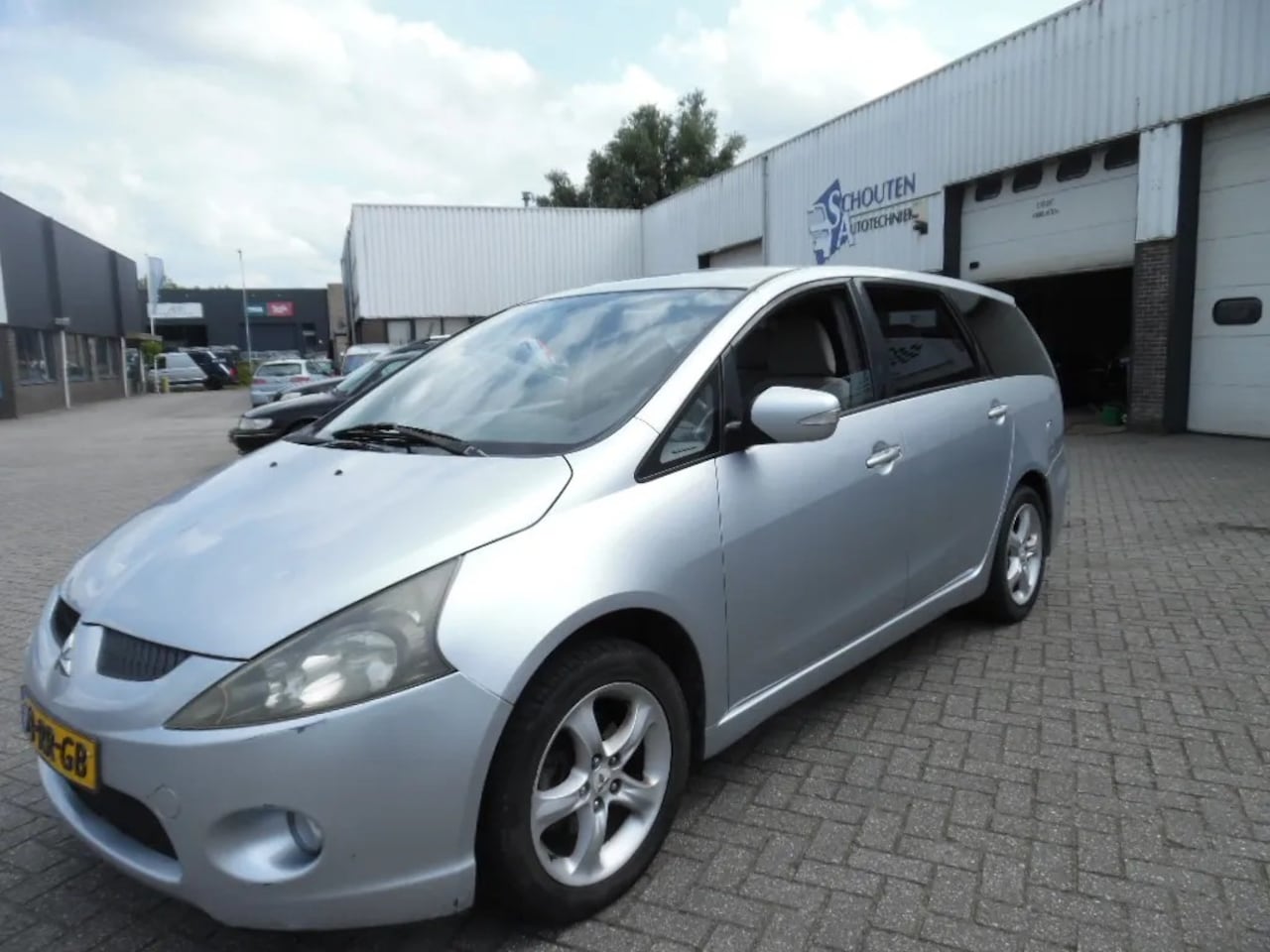 Mitsubishi Grandis - 2.4-16V Intense 6p. 2.4-16V Intense 6p. - AutoWereld.nl