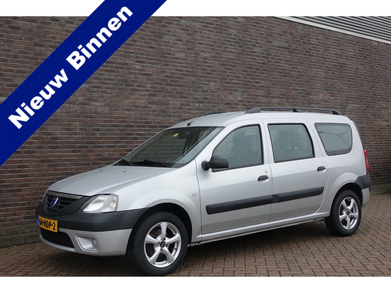 Dacia Logan MCV - 1.4 Ambiance Airco, Nieuwe koppeling, leuke frisse auto, nieuwe APK YOUNGTIMER, achterdeur - AutoWereld.nl