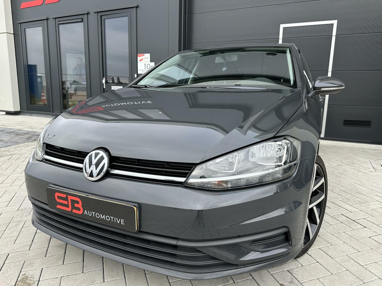 Volkswagen Golf - 1.0 TSI Trendline Grijs 18 inch velgen! - AutoWereld.nl