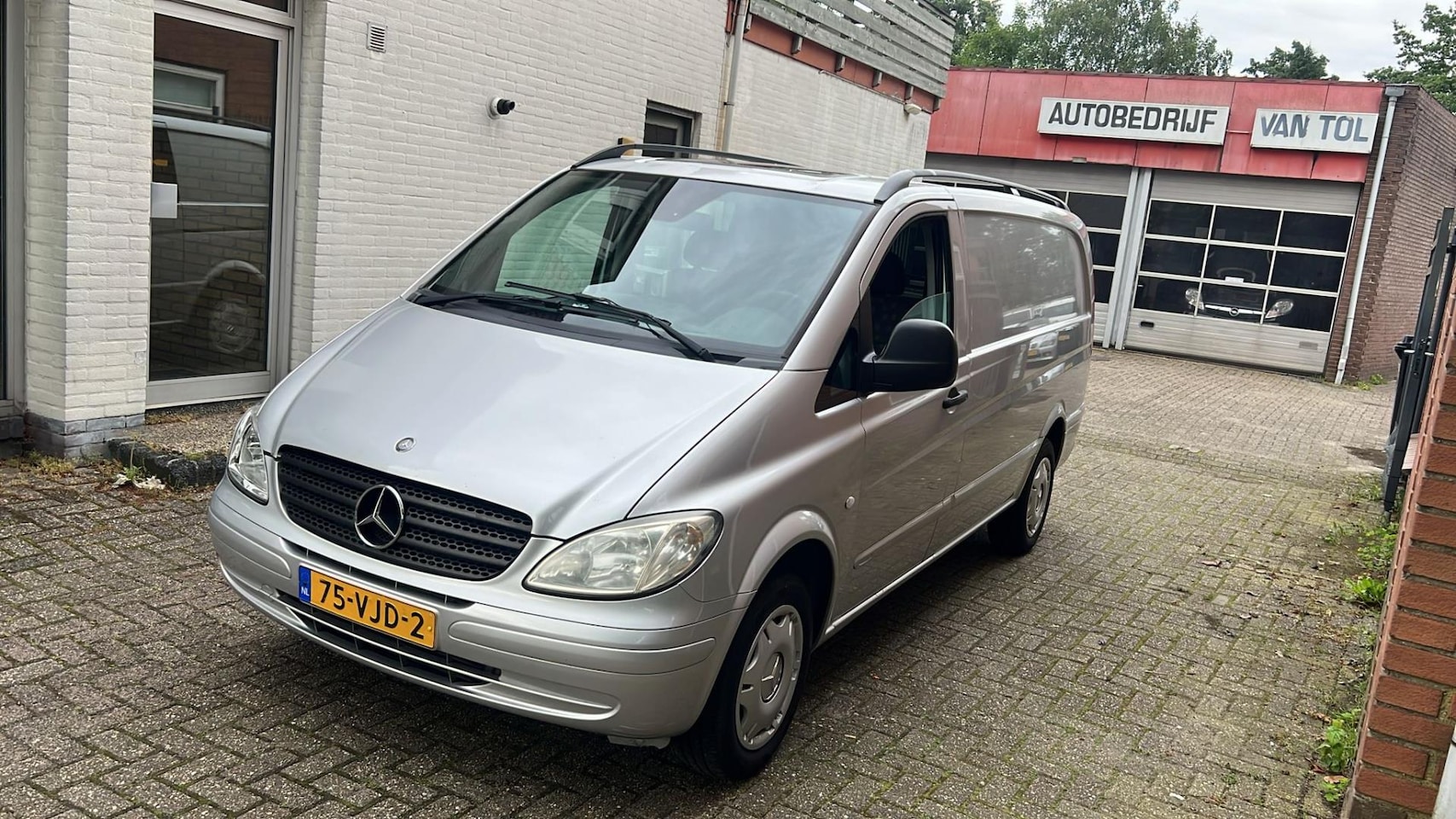 Mercedes-Benz Vito - 109 CDI 320 Lang DC Amigo luxe 140.000 DKM NAP AIRCO LANG ZILVER 2007 - AutoWereld.nl