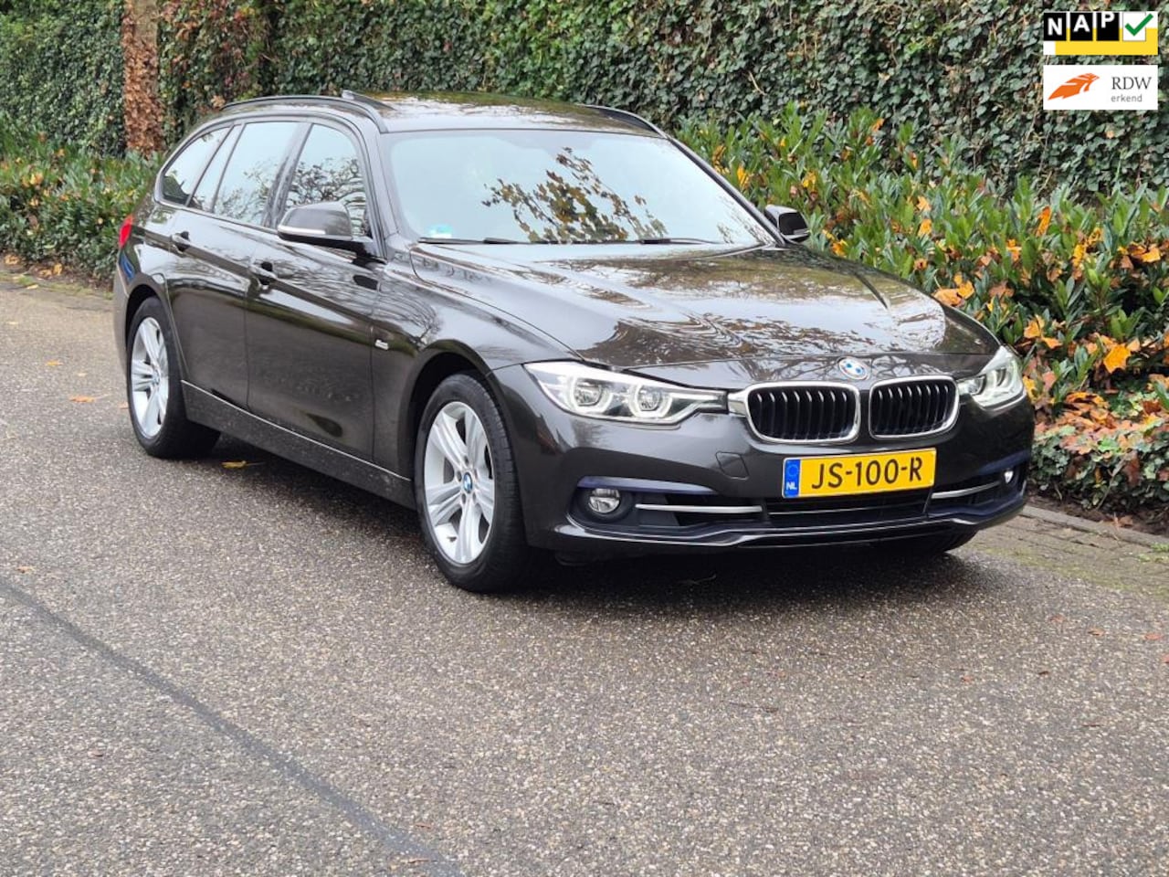 BMW 3-serie Touring - 320i Sport Navi Pro Panorama Trekhaak CarPlay - AutoWereld.nl