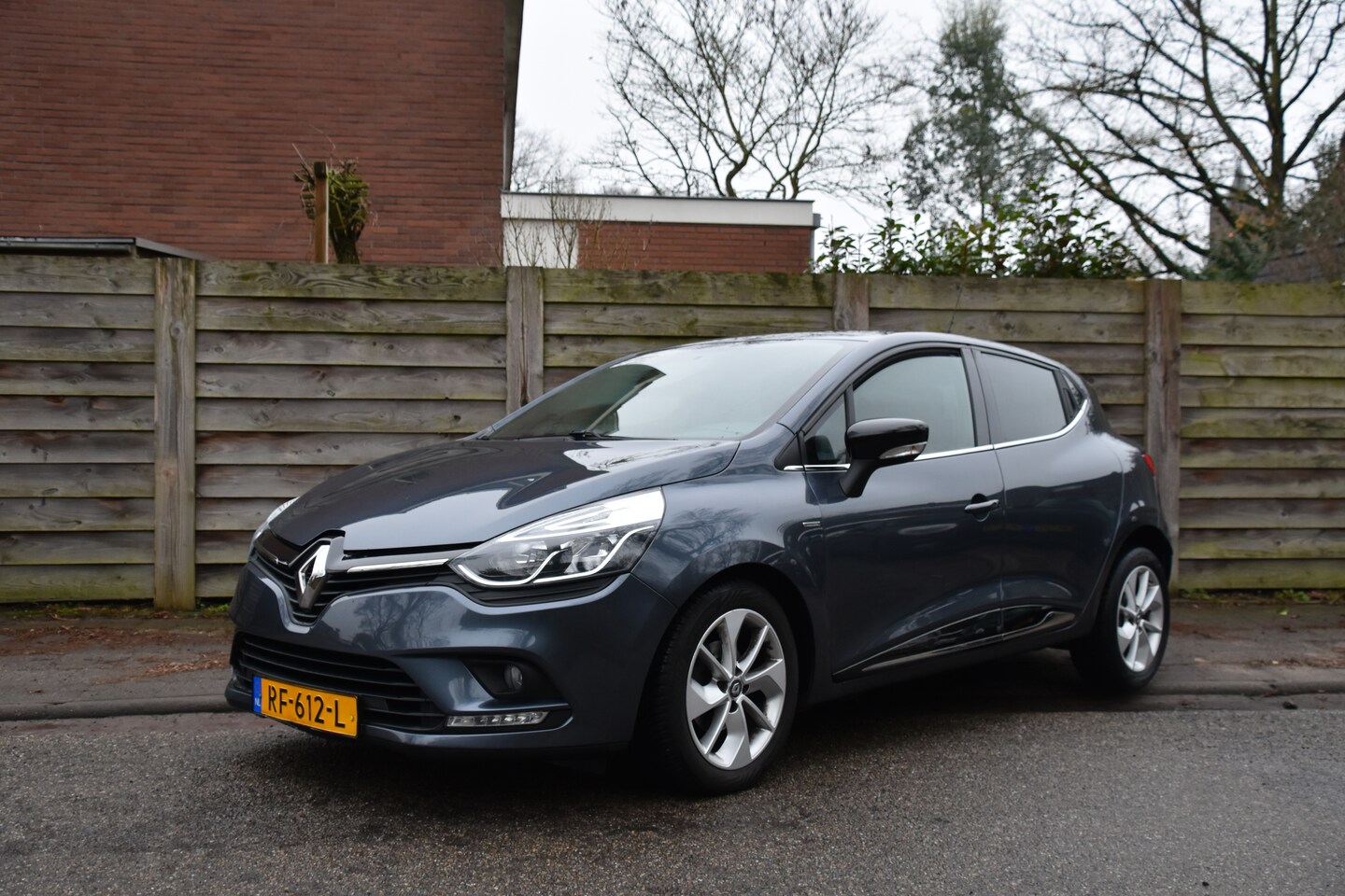 Renault Clio - 0.9 TCe Ecoleader Limited Renault Clio Limited TCe 90pk Navi/PDC/Bluethooth - AutoWereld.nl