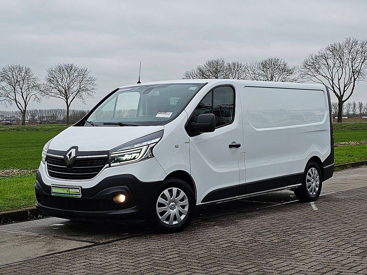 Renault Trafic - 2.0 dCi 145 T29 L2H1 Comfort 145Pk Automaat Trekhaak LED Camera Navi Oh-Historie Euro6 1e - AutoWereld.nl