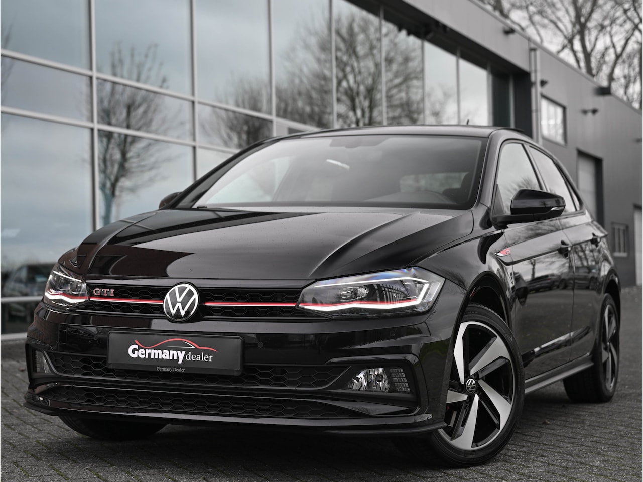 Volkswagen Polo - 2.0TSI 200pk GTI Pano LED Ambiente ACC Navi 18-Inch DCC - AutoWereld.nl