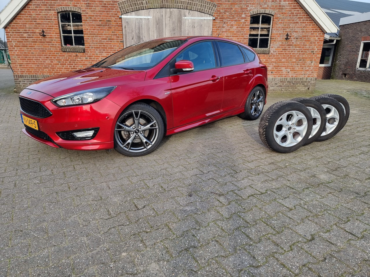 Ford Focus - 1.5 ST-Line Red Edition - AutoWereld.nl