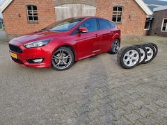 Ford Focus - 1.5 ST-Line Red Edition