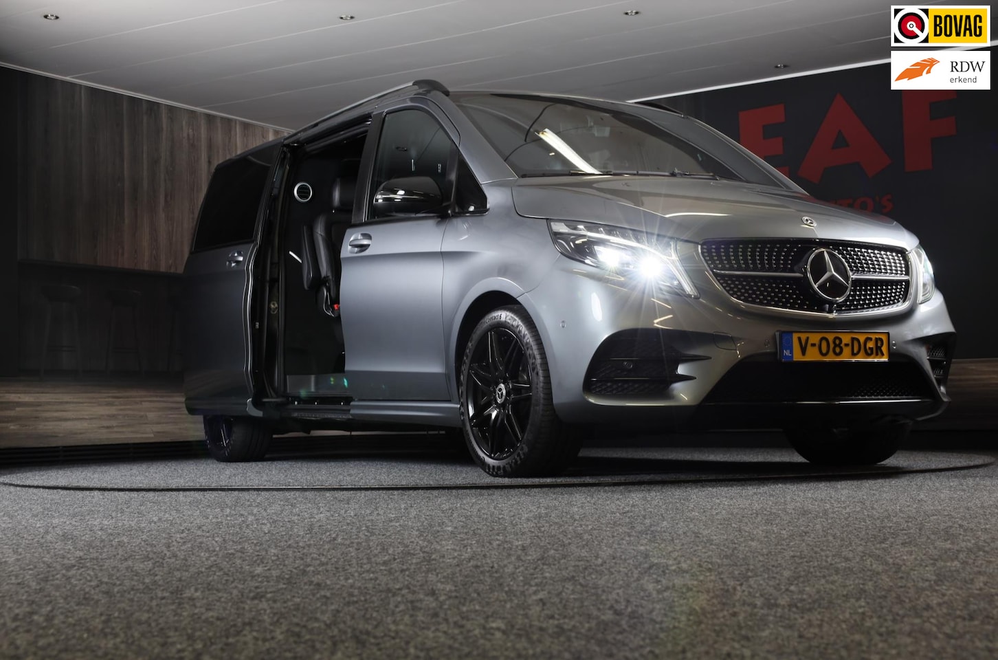 Mercedes-Benz V-klasse - 300d Extra Lang DC AMG Edition / Acc / Burmester / Dode Hoek / Leder / Sfeerverlichting / - AutoWereld.nl